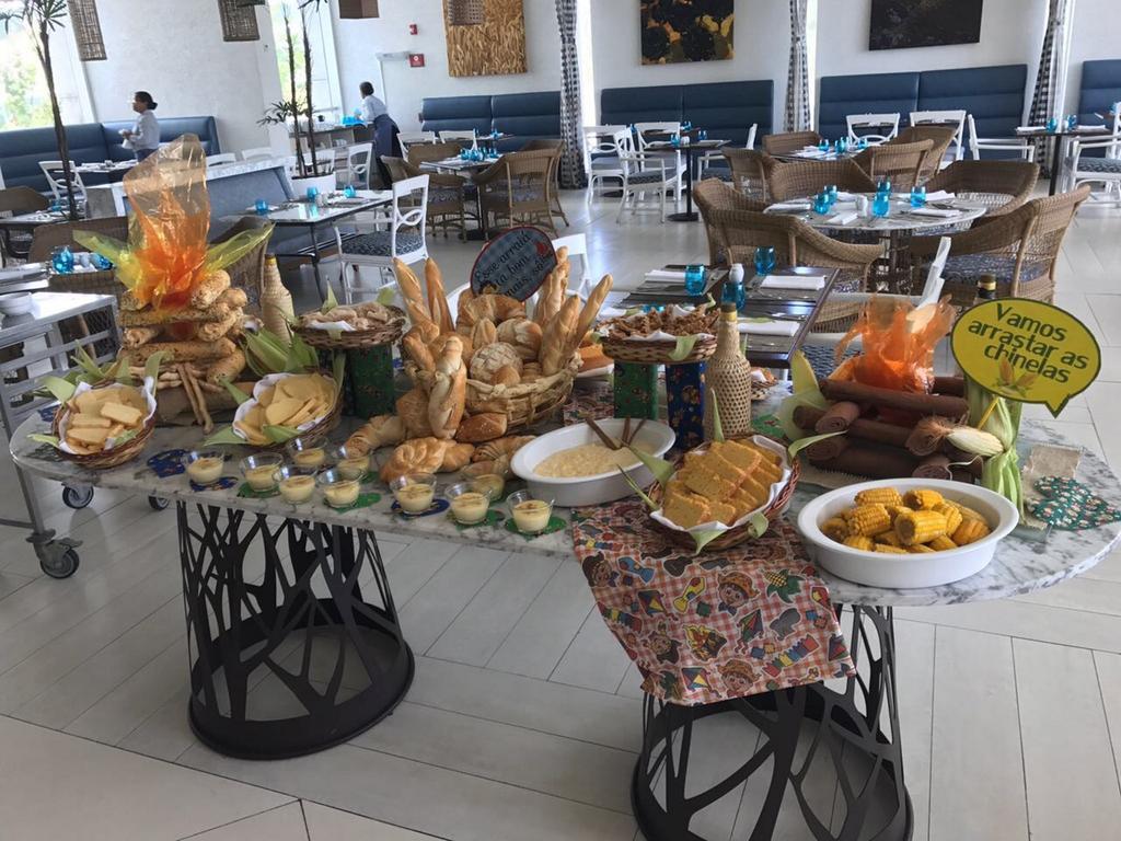 Sheraton Reserva Do Paiva Cabo de Santo Agostinho Exterior photo A buffet at a hotel